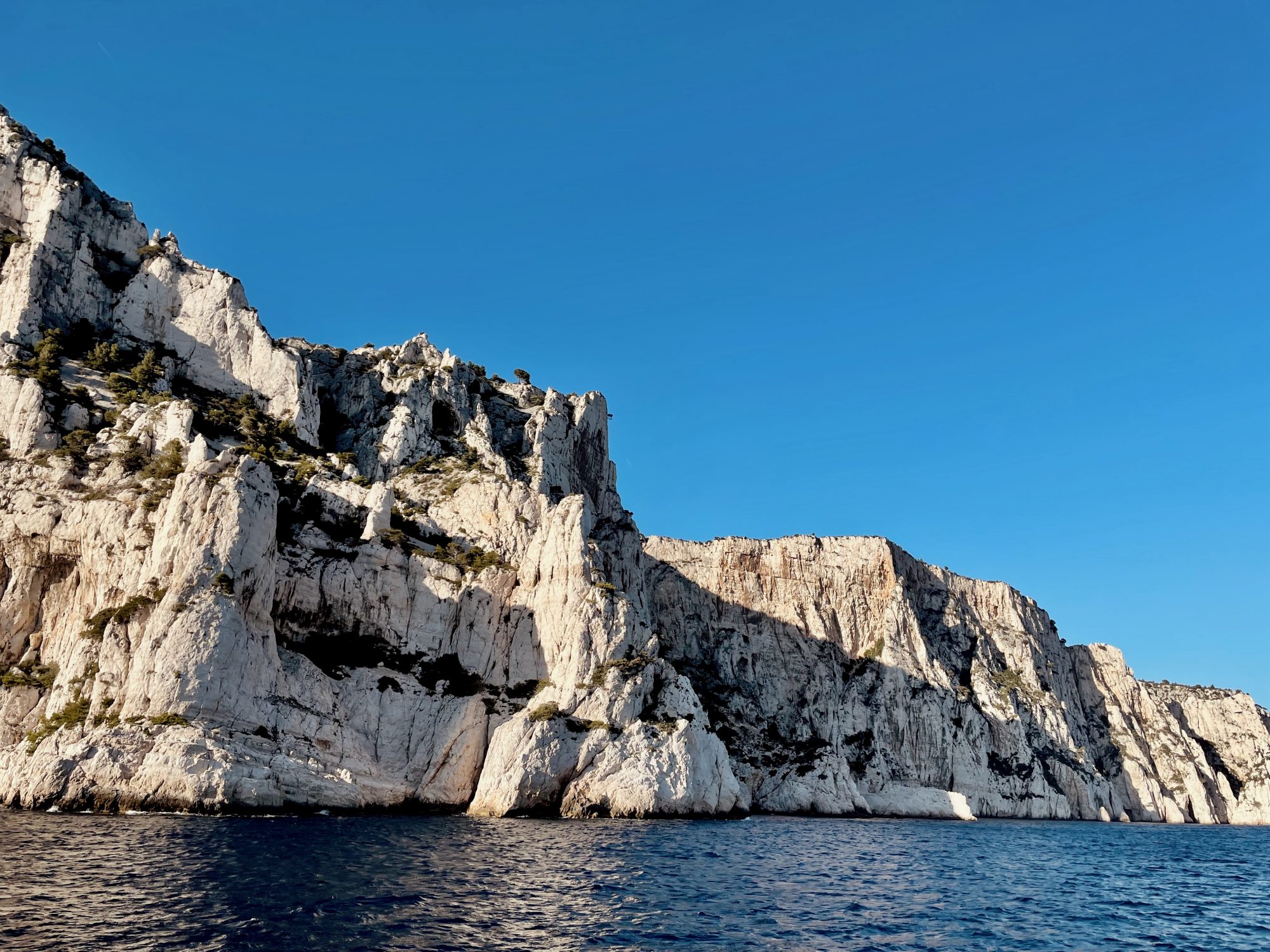 Visite en bateau des 13 calanques de Cassis et Marseille