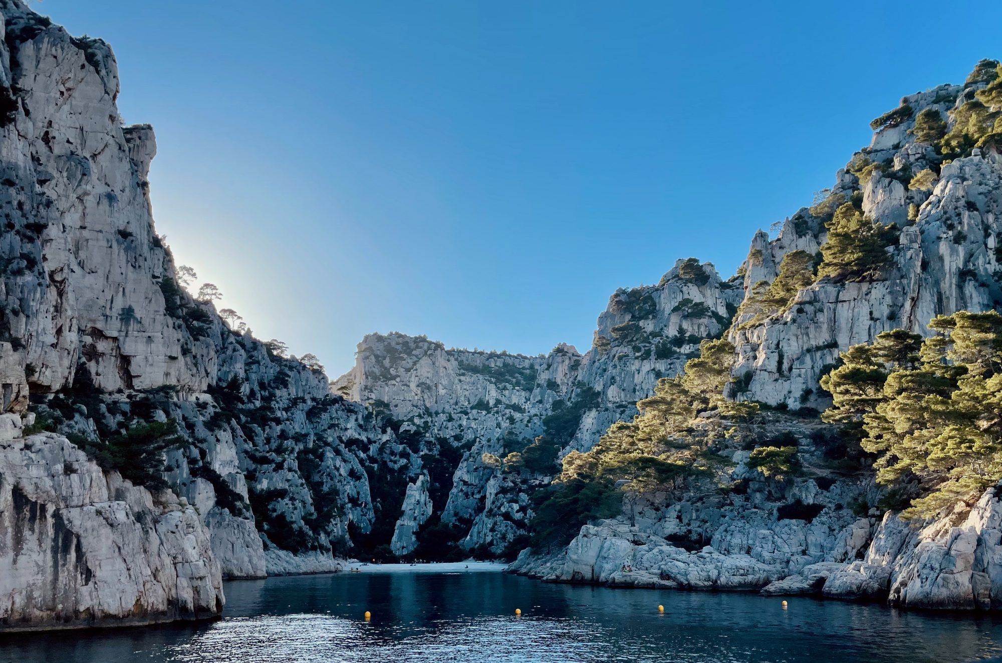 Visite en bateau des 13 calanques de Cassis et Marseille